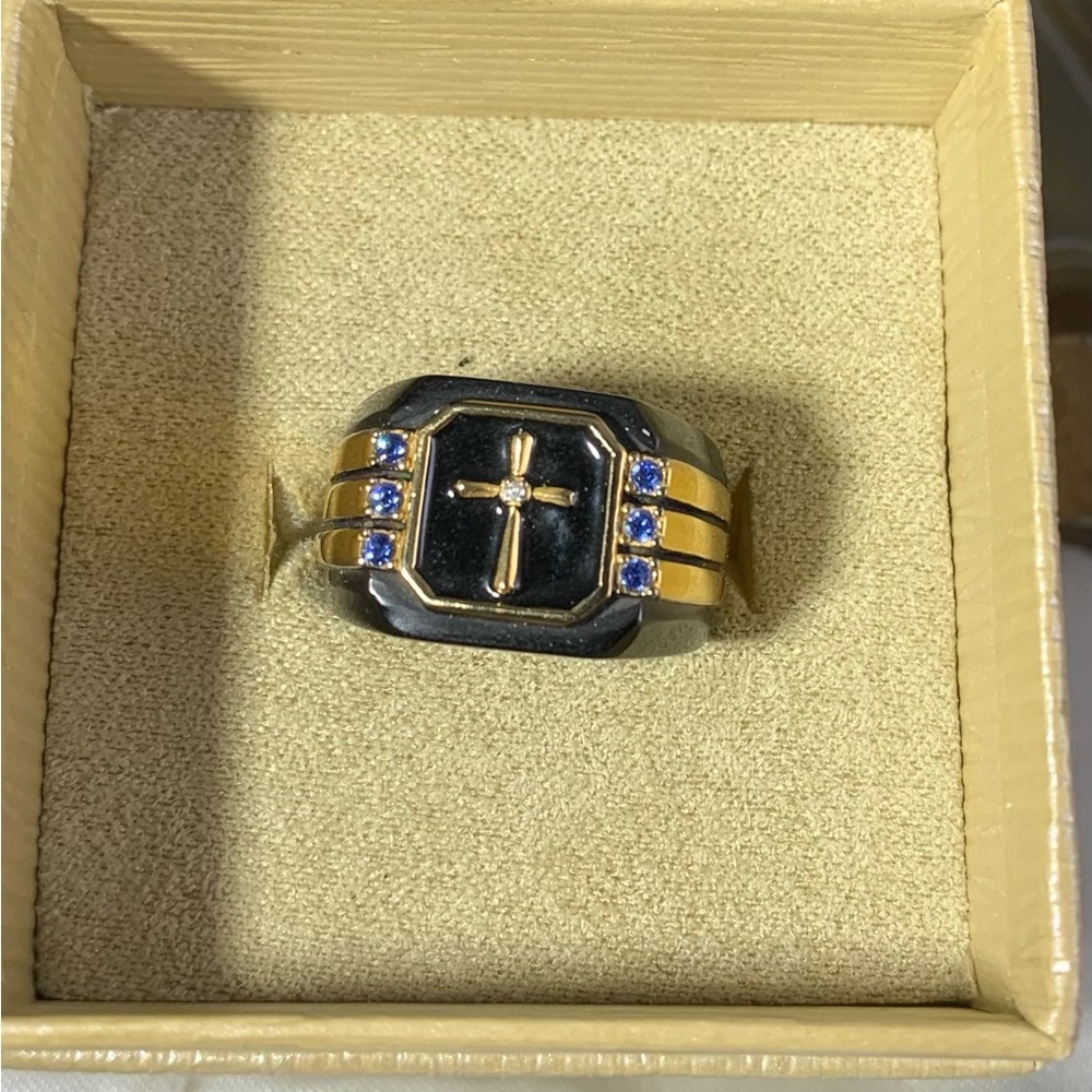 MEN'S CONVICTION RING SIZE 8 CROSS DIAMOND AND BLUE STONES,THE DANBURY MINT